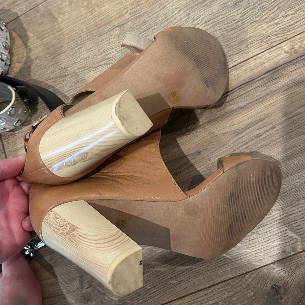 Sole Society Tan Heeled Sandals with Buckles - Picture 4 of 4